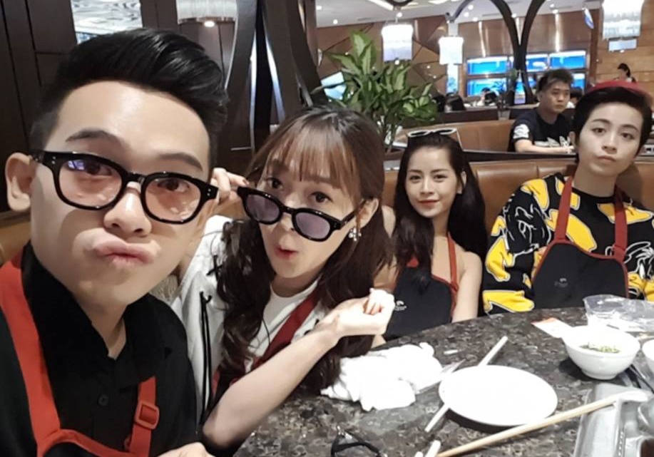 Ngay Quoc khanh quay quan ben gia dinh, ban be cua hot teen hinh anh