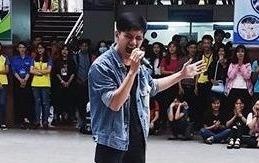 Dan mang tim kiem nam sinh Sai Gon hat hay nhu ca si hinh anh