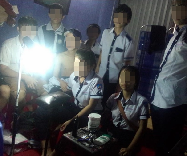 học sinh cấp 2 đi xăm hình ảnh 2 hoc sinh cap 2 di xam hinh anh 2