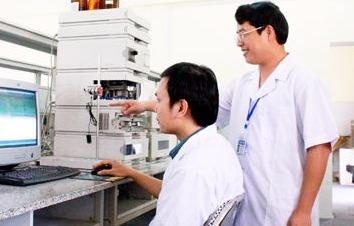 Tan giao su tre nhat 41 tuoi hinh anh