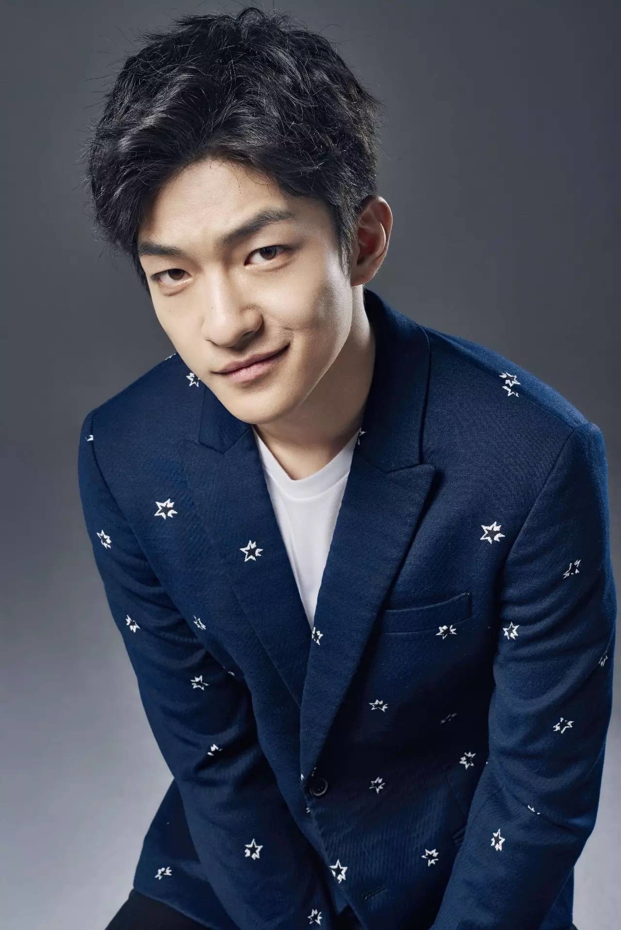 Ngo Kinh Luu lac dia cau,  Khuat So Tieu anh 1