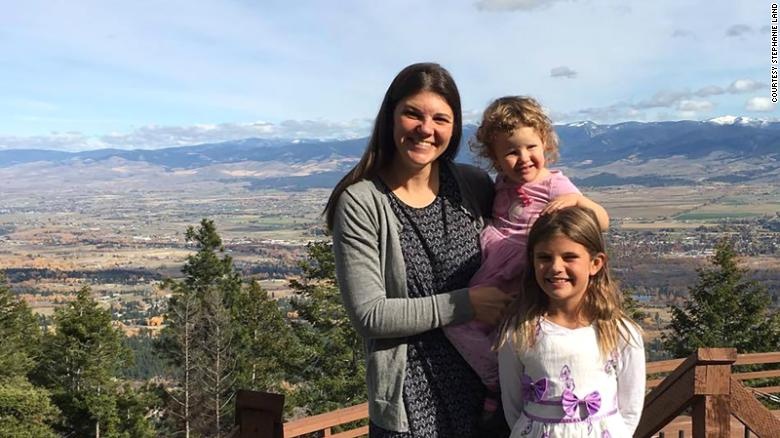 Stephanie Land viet sach best seller anh 1