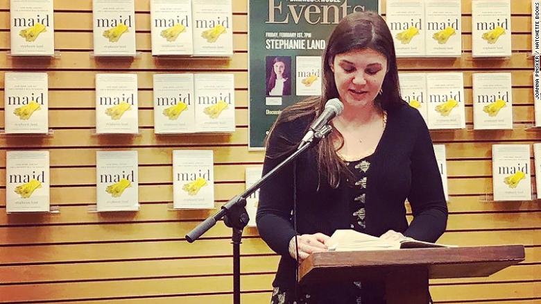 Stephanie Land viet sach best seller anh 3