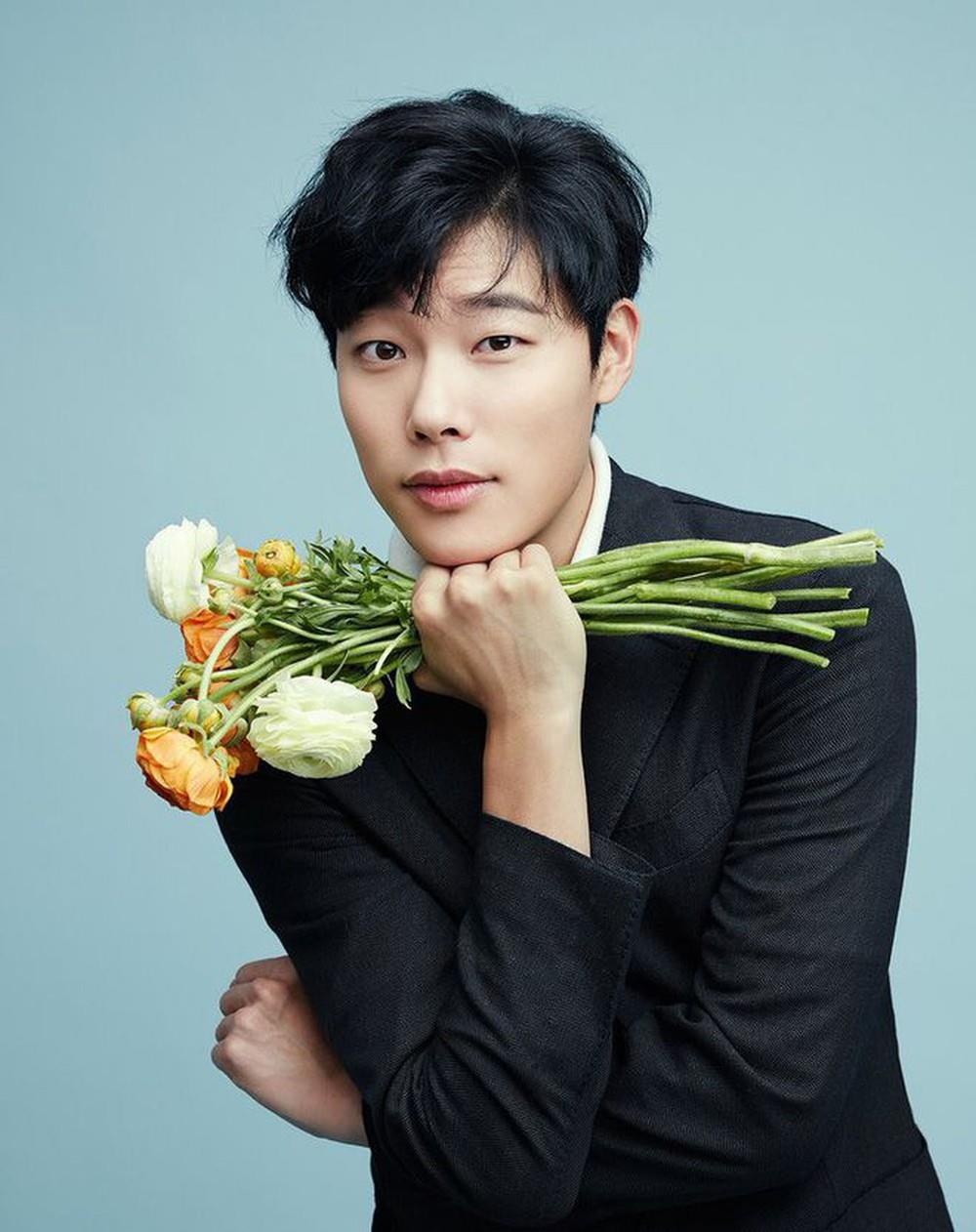 Ryul Jun Yeol,  sao nam xấu lạ ảnh 3 Ryul Jun Yeol,  sao nam xau la anh 3