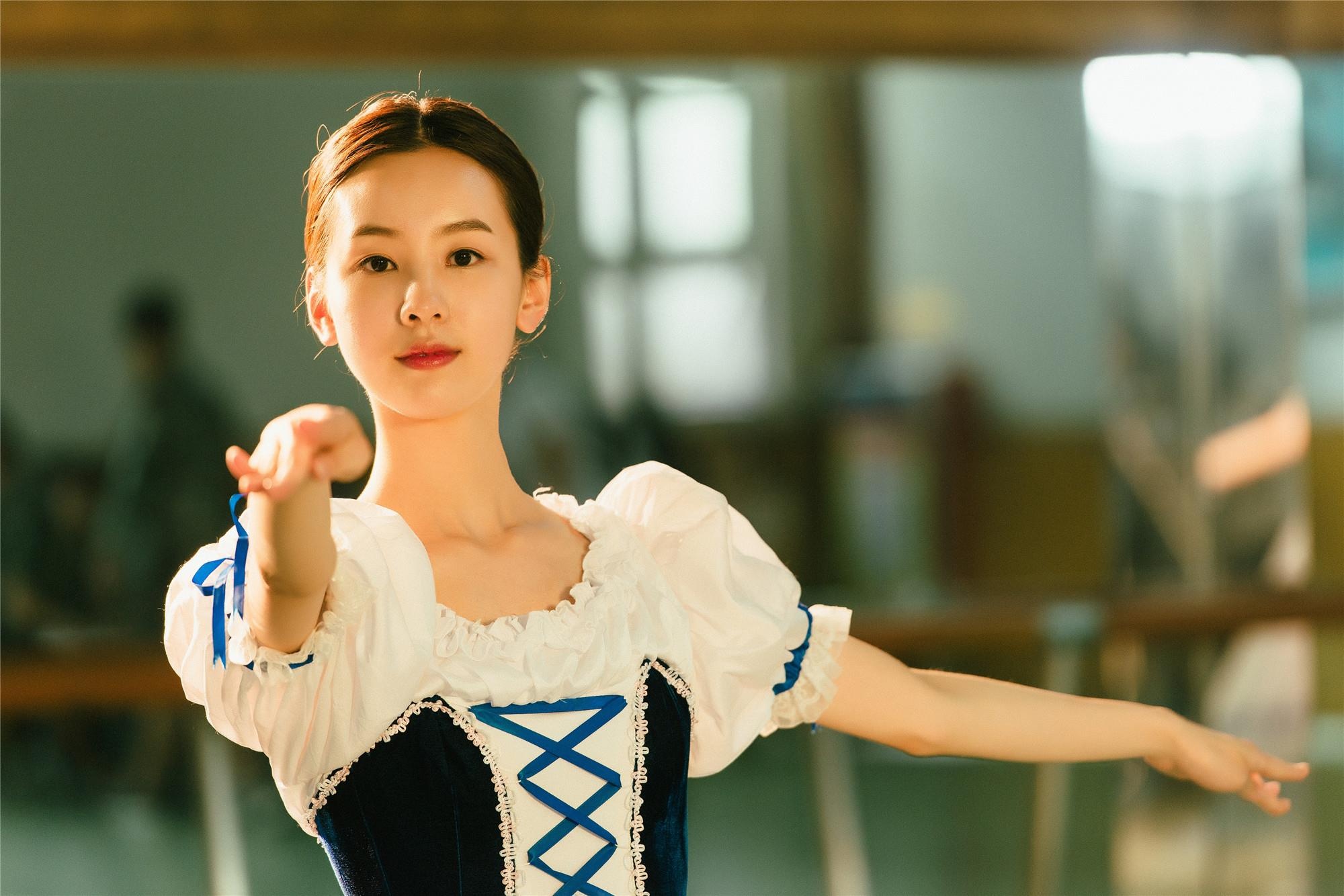 Ve dep cua ‘Hoa khoi giang duong’ dong phim moi cung Luu Hao Nhien hinh anh