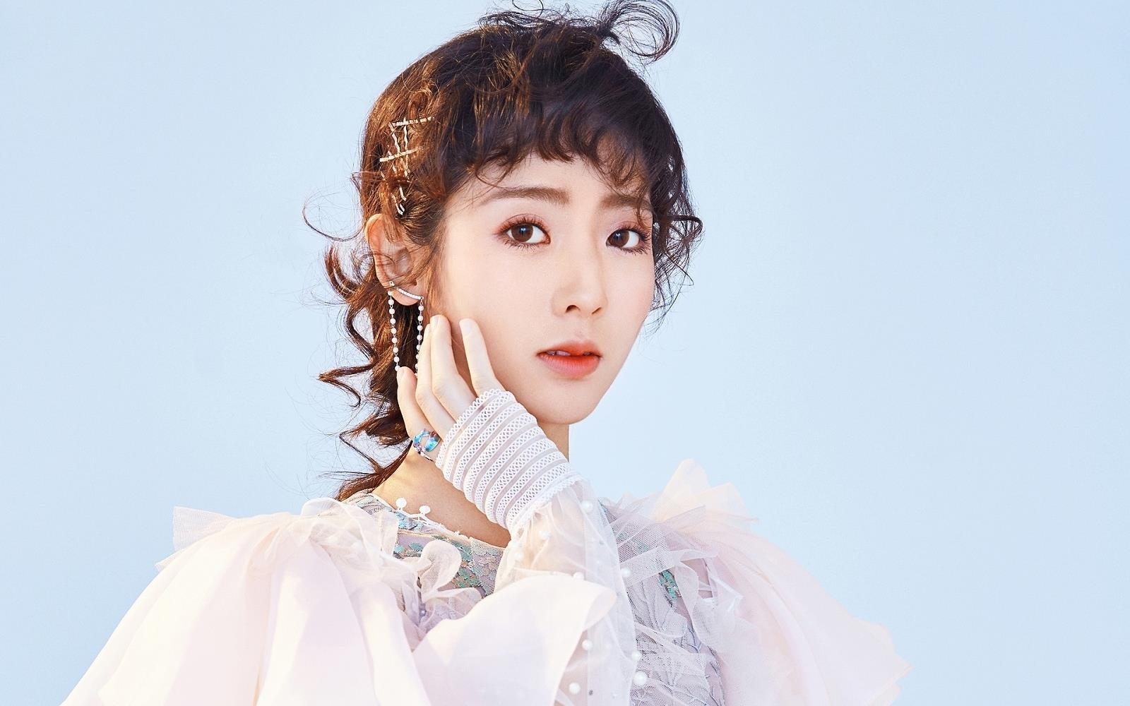 Hoang tu ech,  Minh Dao,  Tran Kieu An anh 7