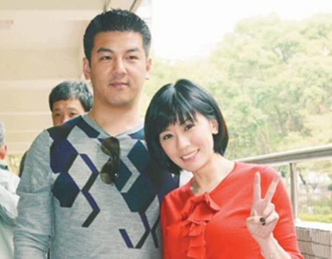 Song Hye Kyo,  Song Joong Ki,  Ly hon anh 8