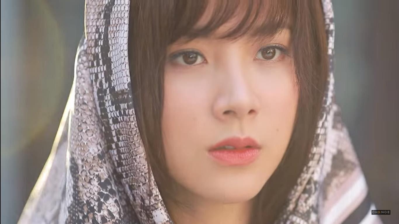 Chiec la cuon bay,  Baifern Pimchanok,  Push Puttich anh 3