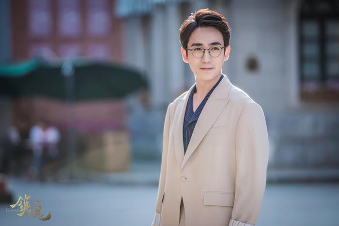 Ly Hien,  Hua Khai,  ca muc ham mat anh 6