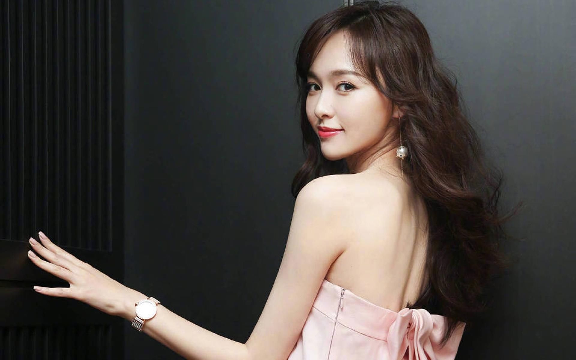 Ba bau Duong Yen duoc e-kip 50 nguoi cham soc khi quay phim hinh anh