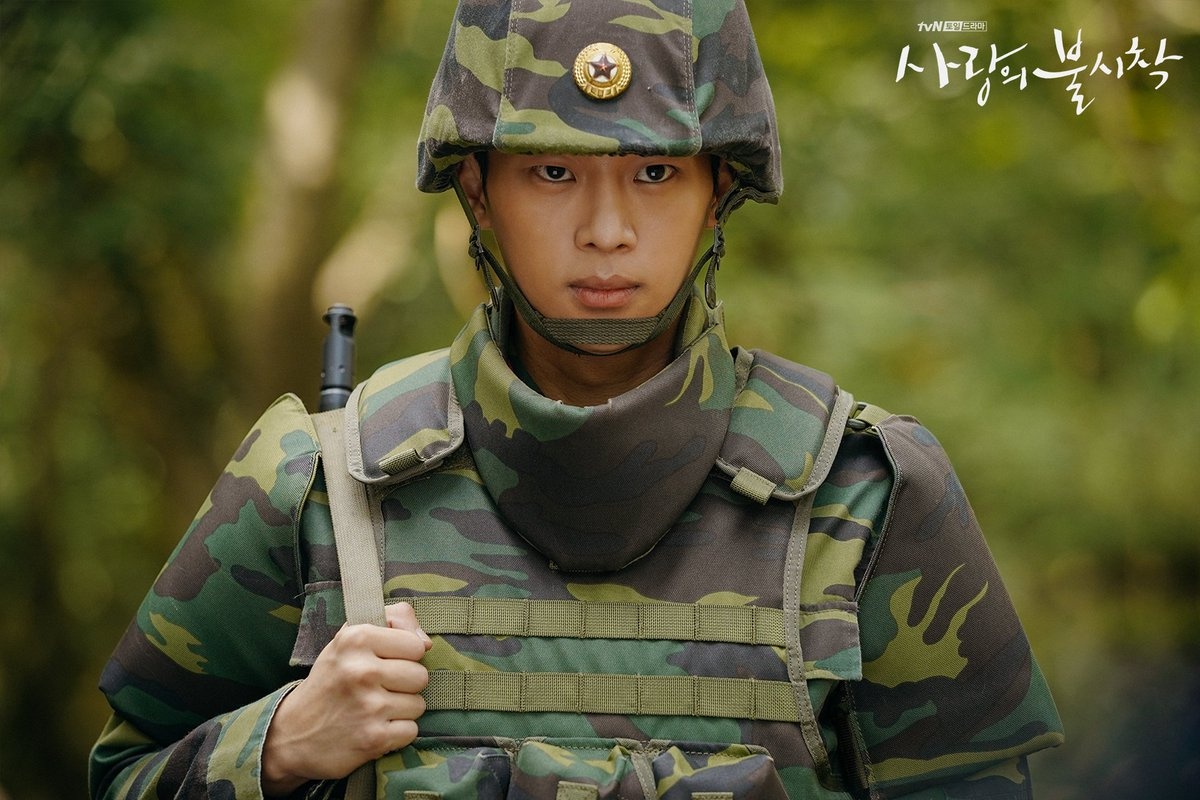 Hạ cánh nơi anh,  Hyun Bin,  Son Ye Jin,  Choi Ji Woo ảnh 4 Ha canh noi anh,  Hyun Bin,  Son Ye Jin,  Choi Ji Woo anh 4