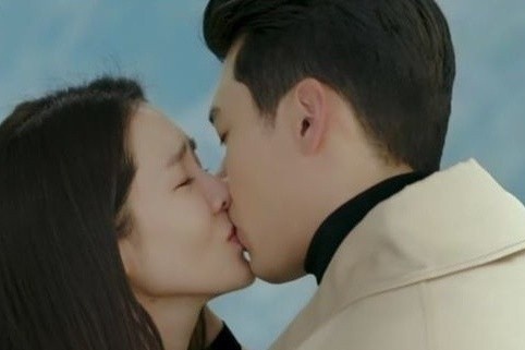 Khan gia khoc, cuoi voi tap cuoi 'Ha canh noi anh' hinh anh