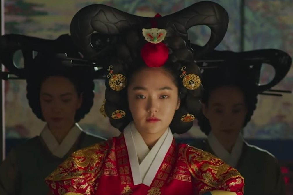 Kim Hye Jun - vuong hau tre nham hiem cua loat phim xac song ‘Kingdom’ hinh anh