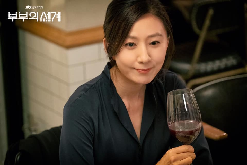 The gioi hon nhan,  Kim Hee Ae,  The World of the Married anh 1