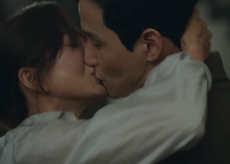 De nu chinh tinh cam voi chong cu, ‘The gioi hon nhan’ gay tranh cai hinh anh