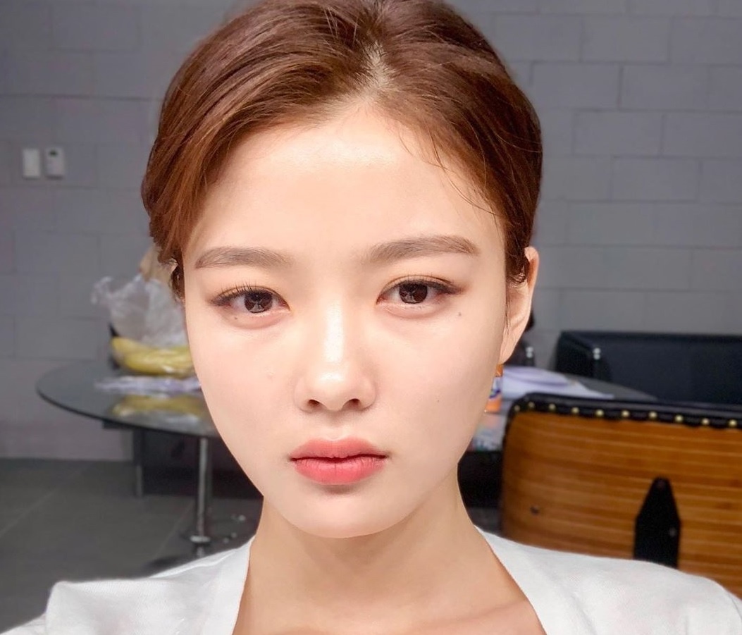 Kim Yoo Jung,  May hoa anh trang,  em gai quoc dan anh 4