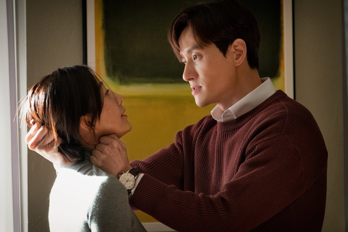 The gioi hon nhan,  The World of the Married anh 5