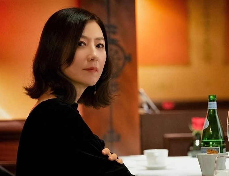 The gioi hon nhan,  The World of the Married anh 3