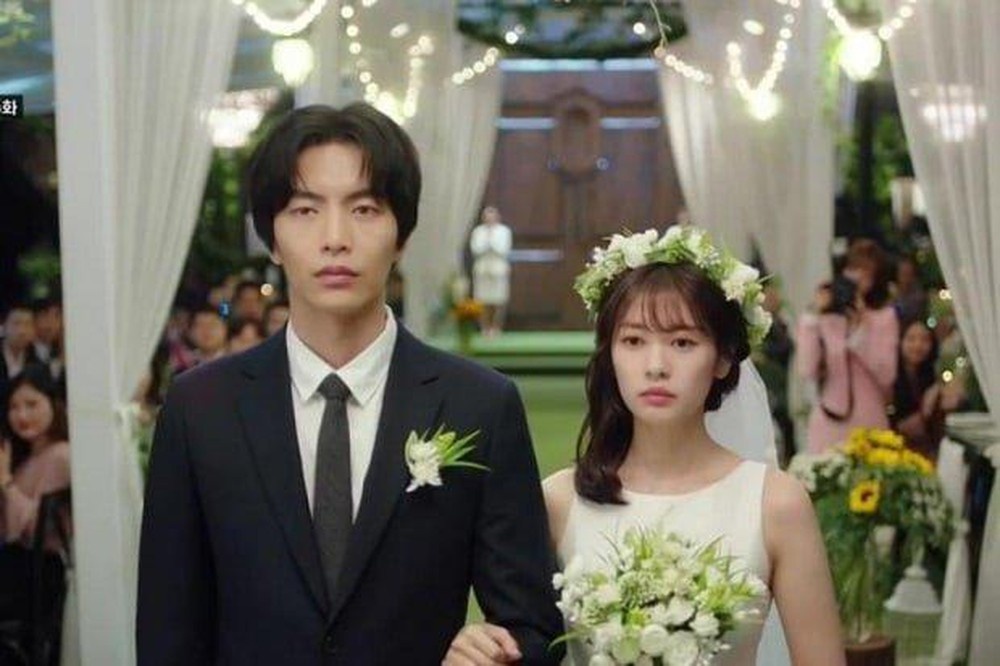 The gioi hon nhan,  The World of the Married anh 4