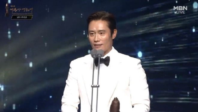 Oscar,  giai dien anh Chuong vang,  Lee Byung Hun,  Parasite anh 3