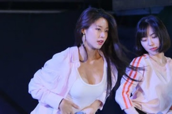 ‘Bau vat quoc dan’ Han bi chi trich sau video an doi, nghi bat nat ban hinh anh