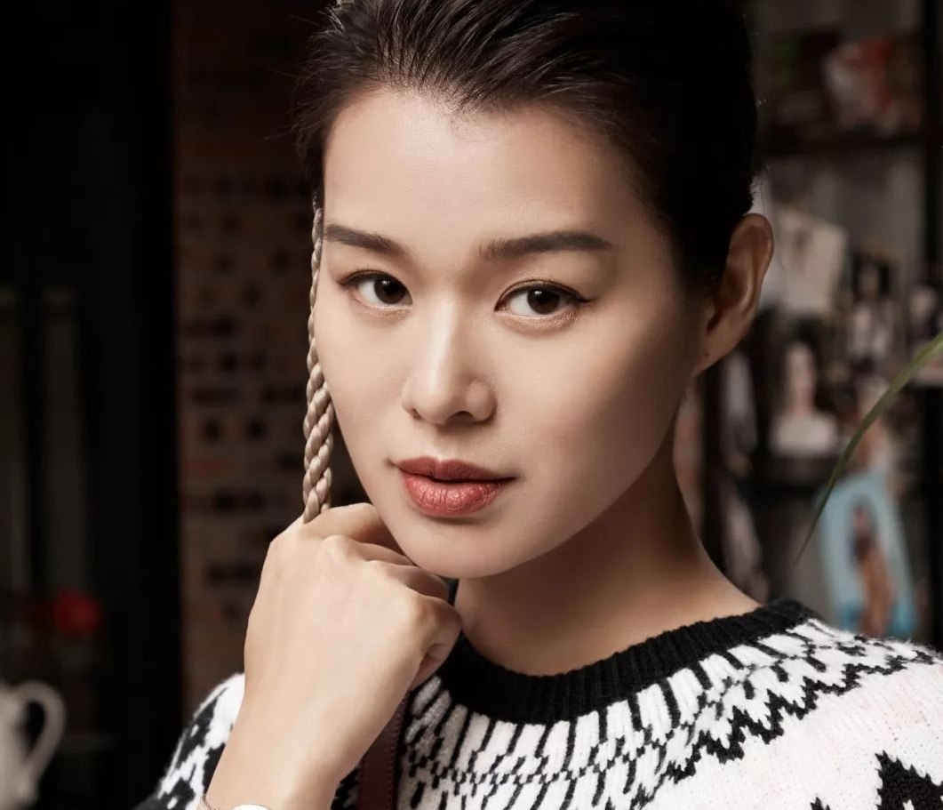 Ly do Ho Hanh Nhi la sao Hong Kong hiem hoi thanh cong o Trung Quoc hinh anh