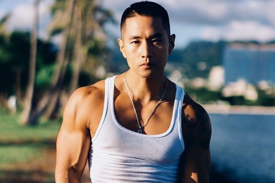 Nam ca si tron nghia vu quan su va 18 nam tim duong ve Han Quoc hinh anh