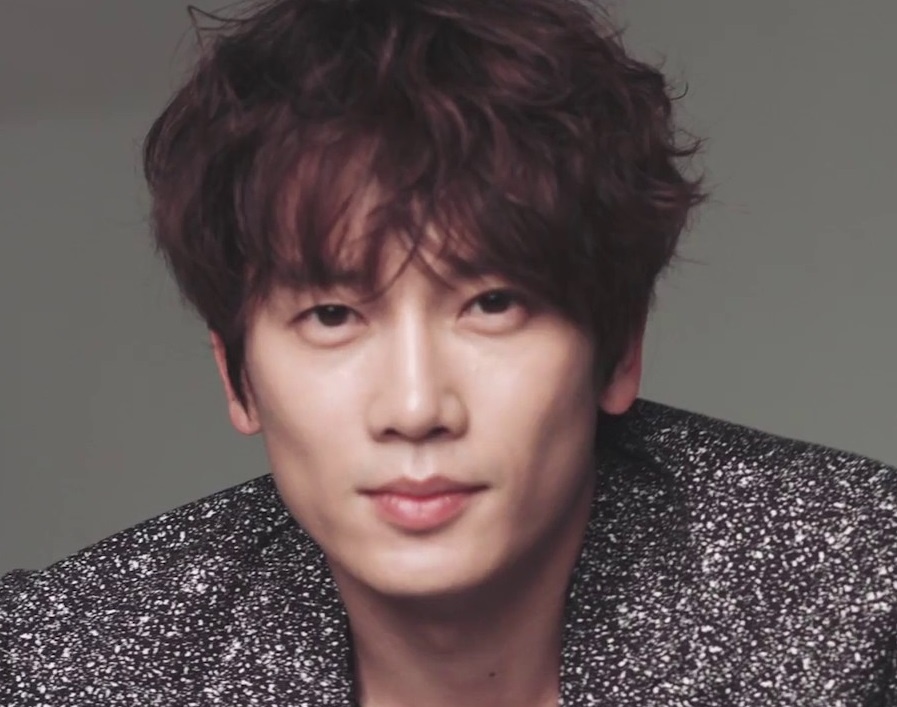 Ji Sung,  Lee Bo Young anh 1