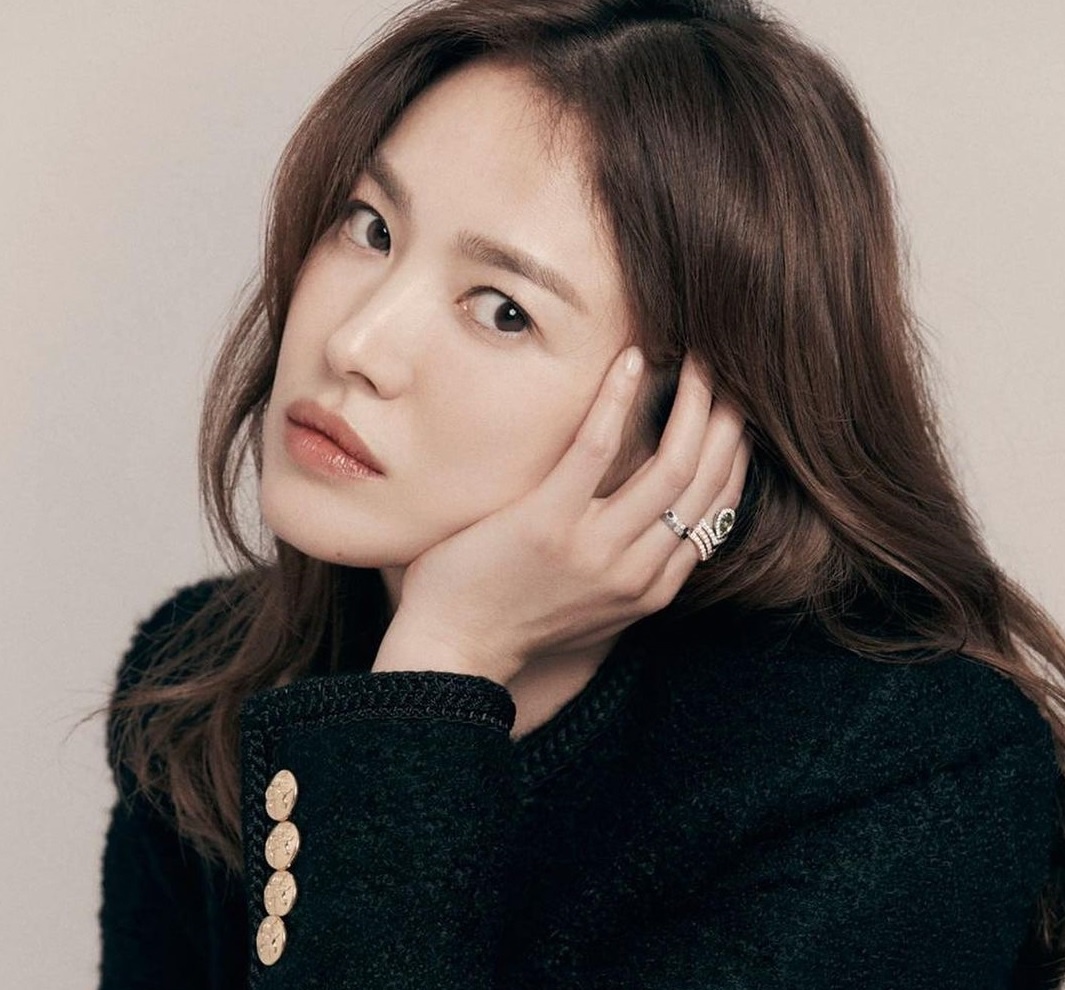 Song Hye Kyo ca nam 2020 khong dong phim van giau co bac nhat hinh anh