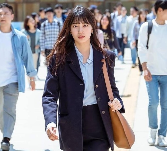 Cuoc chien thuong luu,  Crash Landing on
You,  Hau due mat troi anh 3