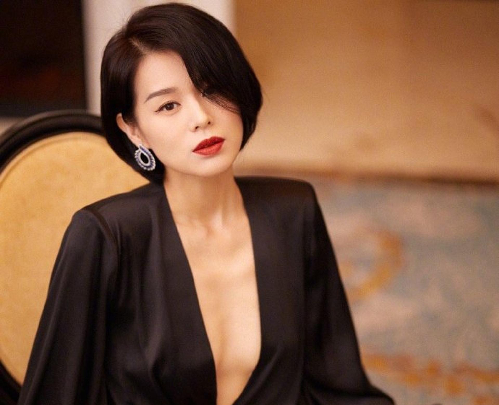 Nhung sao Hoa ngu doan tuyet quan he voi bo me hinh anh