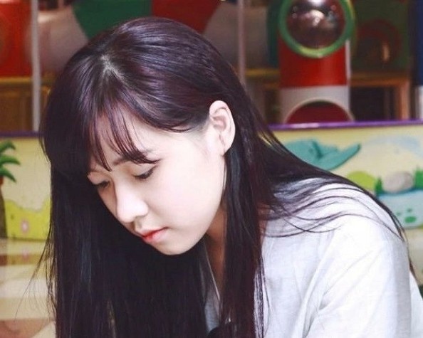 co gai tang hoa tong thong Trump anh 1