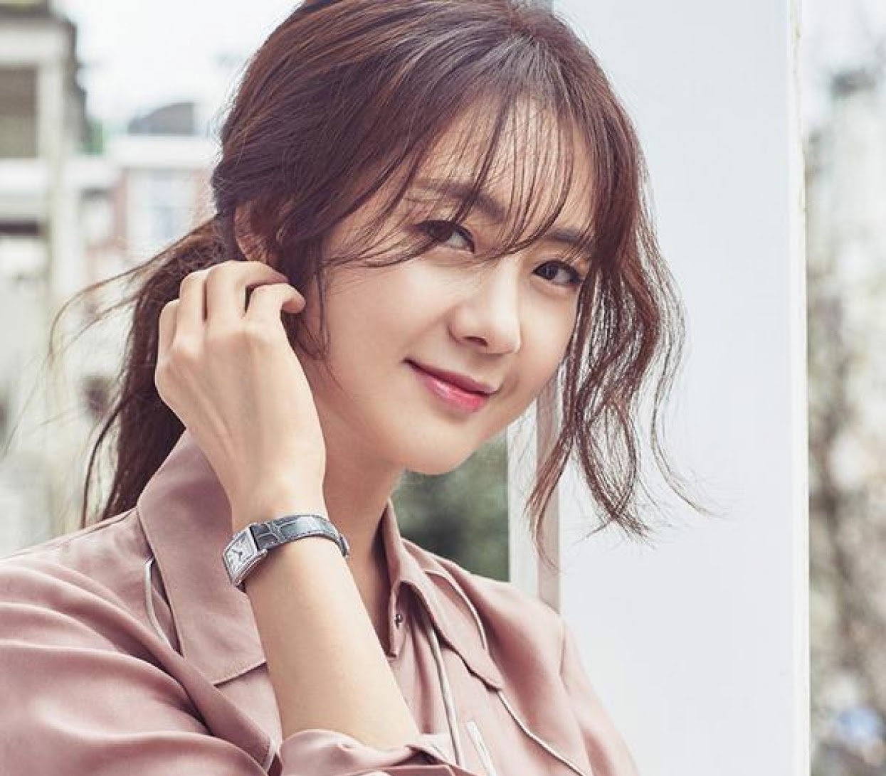 My nhan Han tung mang tieng phu tinh Kim Rae Won hinh anh