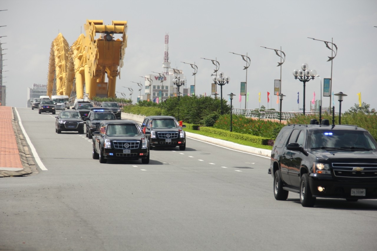 Nguoi dan Da Nang hao huc don doan xe 