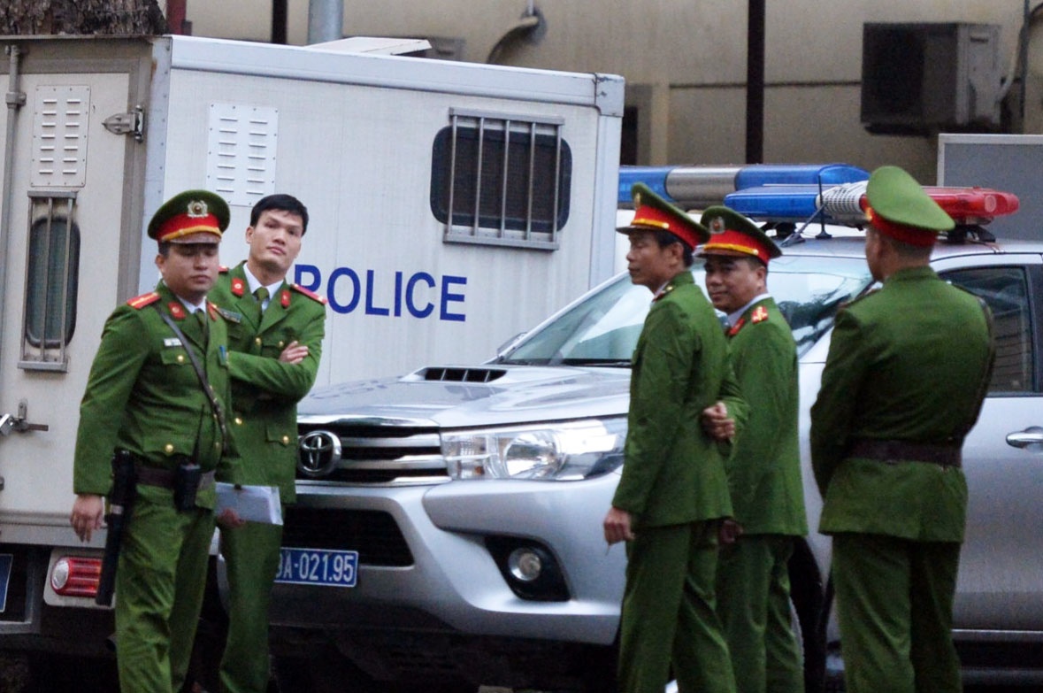 An ninh that chat truoc phien toa xet xu ong Dinh La Thang hinh anh