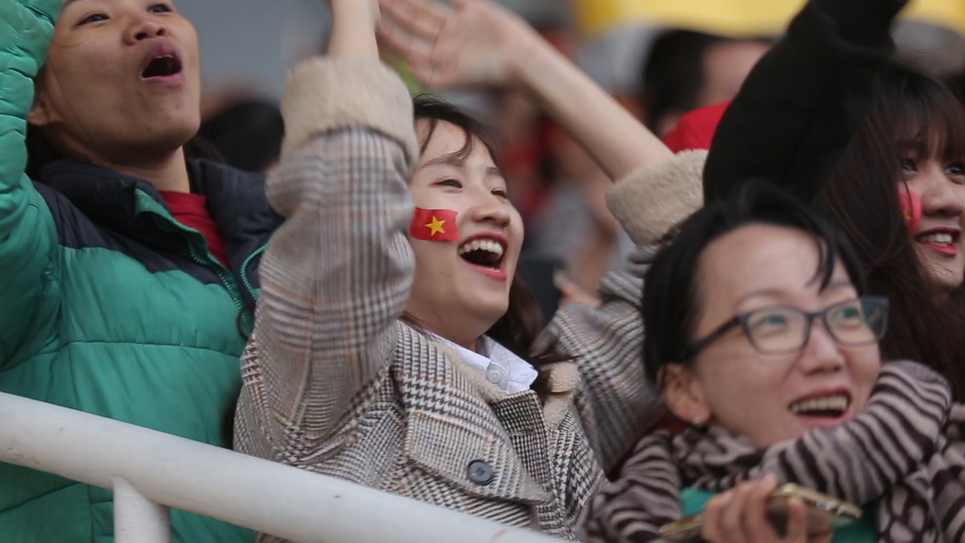 Khoanh khac co dong vien vo oa khi U23 Viet Nam go hoa hinh anh