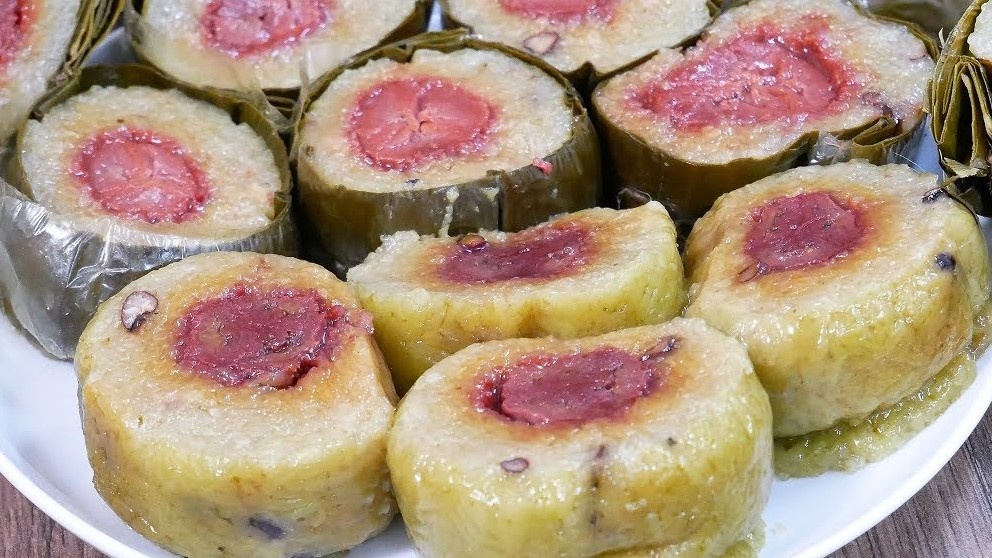 Lo banh tet nhan chuoi Soc Trang tat bat dip Tet hinh anh