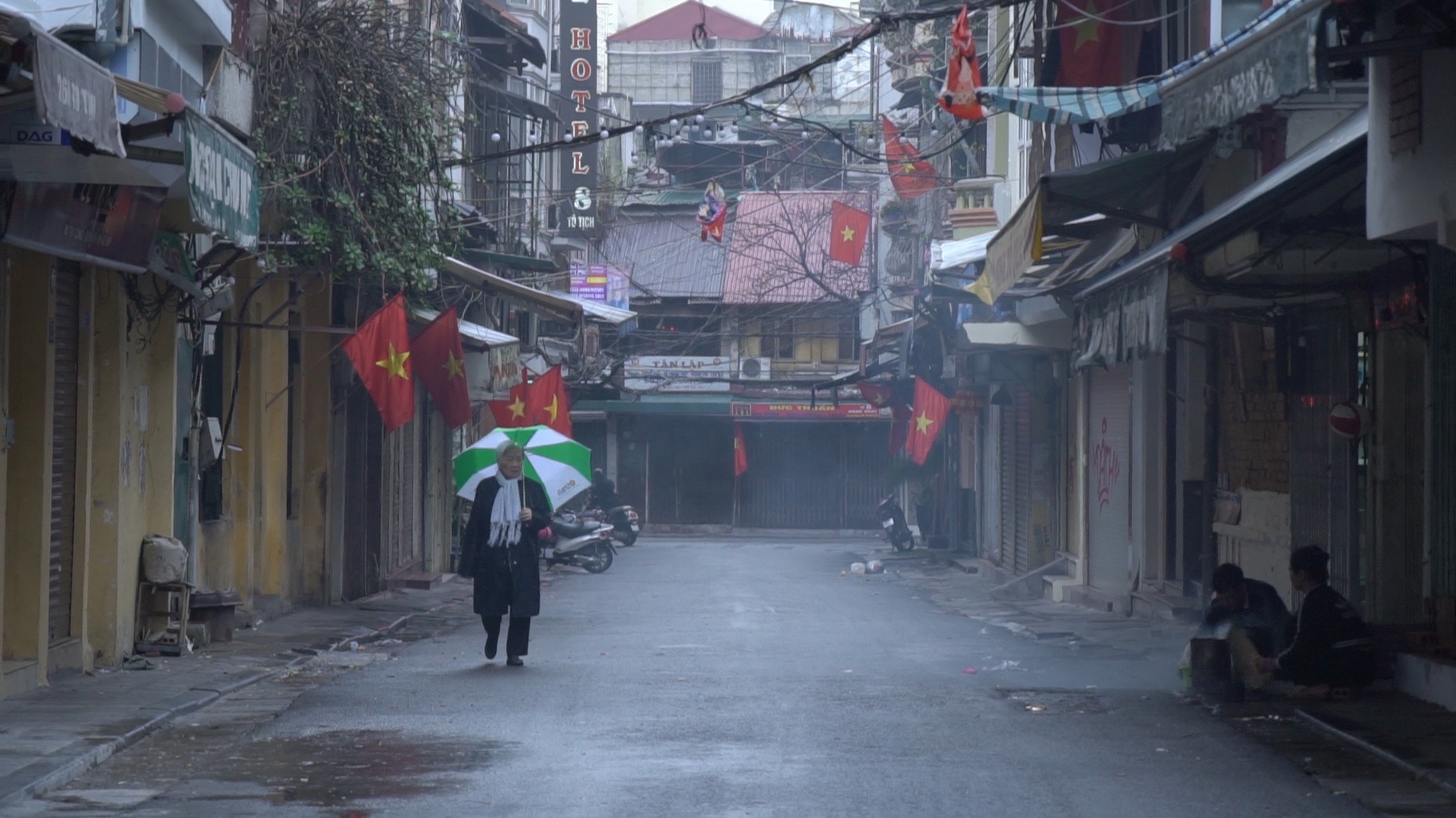 Pho xa Ha Noi vang ve va tinh mich sang mung 1 Tet hinh anh