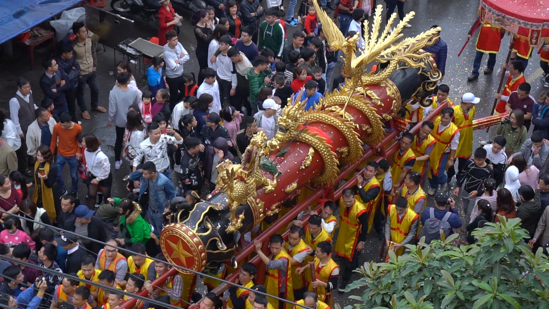 Trai trang ruoc hai qua phao dai 6 m ngay dau xuan hinh anh