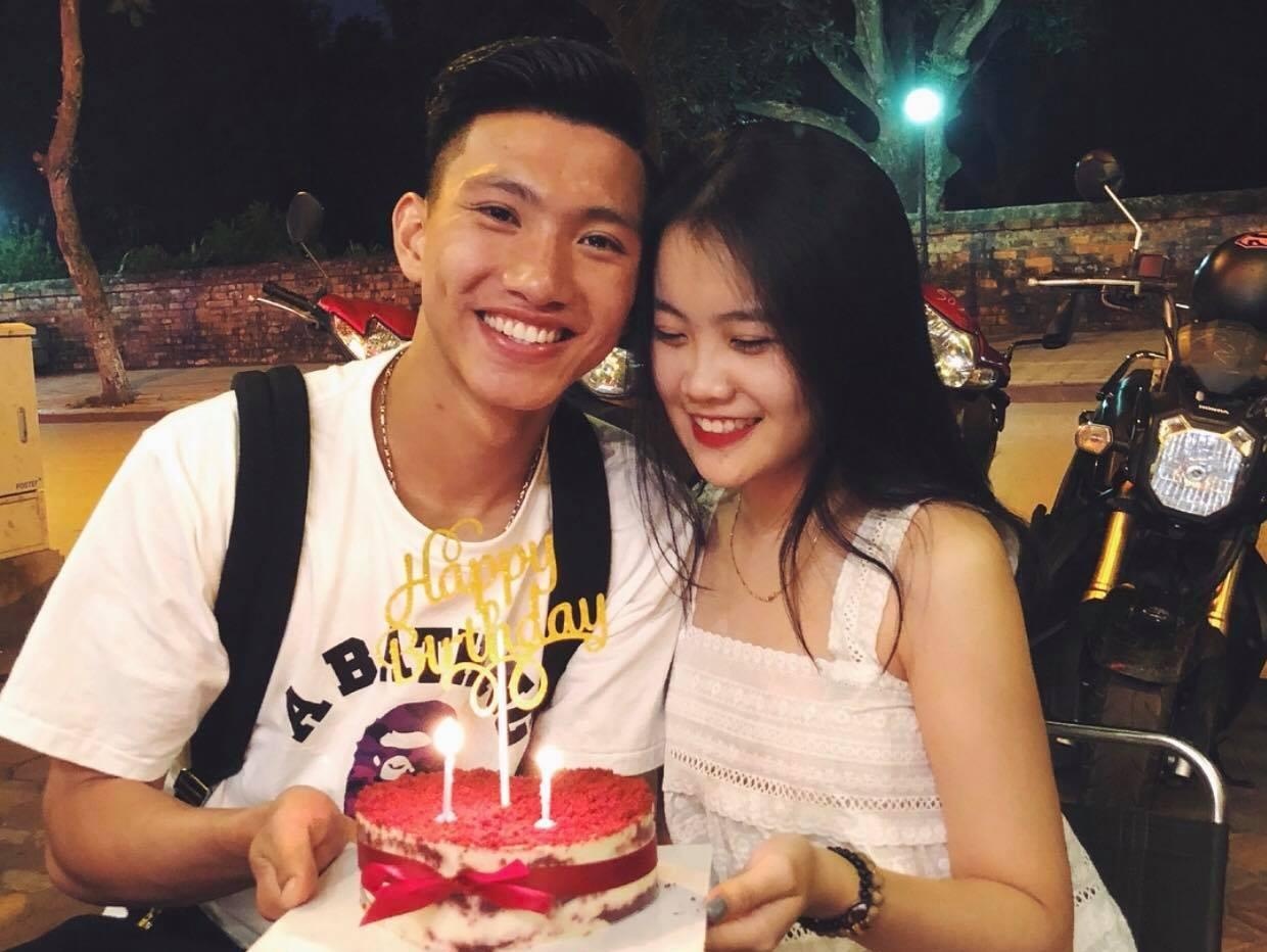 Cau thu Doan Van Hau cong khai ban gai trong ngay sinh nhat? hinh anh