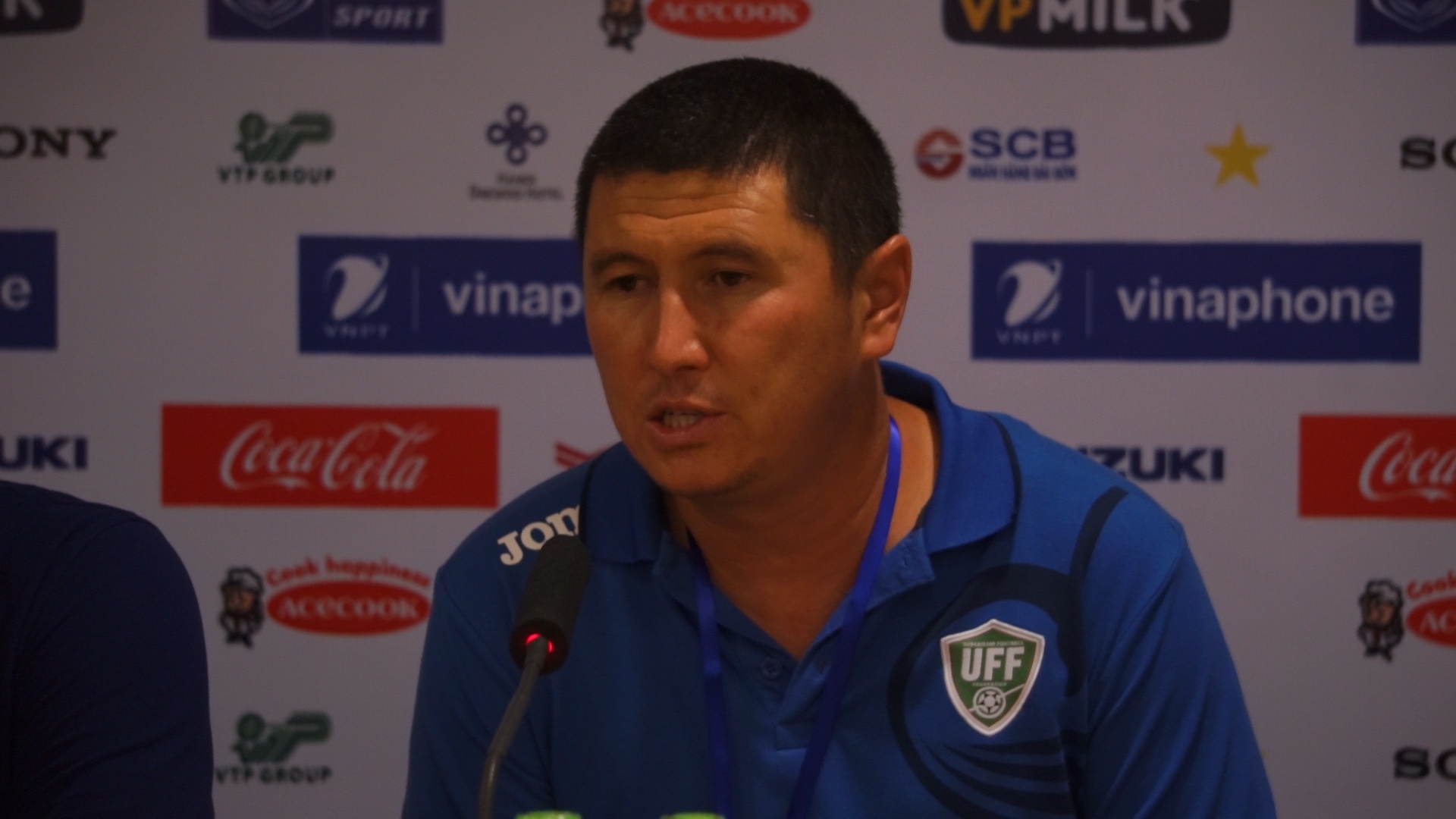 HLV Uzbekistan: 'Se co gang gianh chien thang truoc Viet Nam' hinh anh