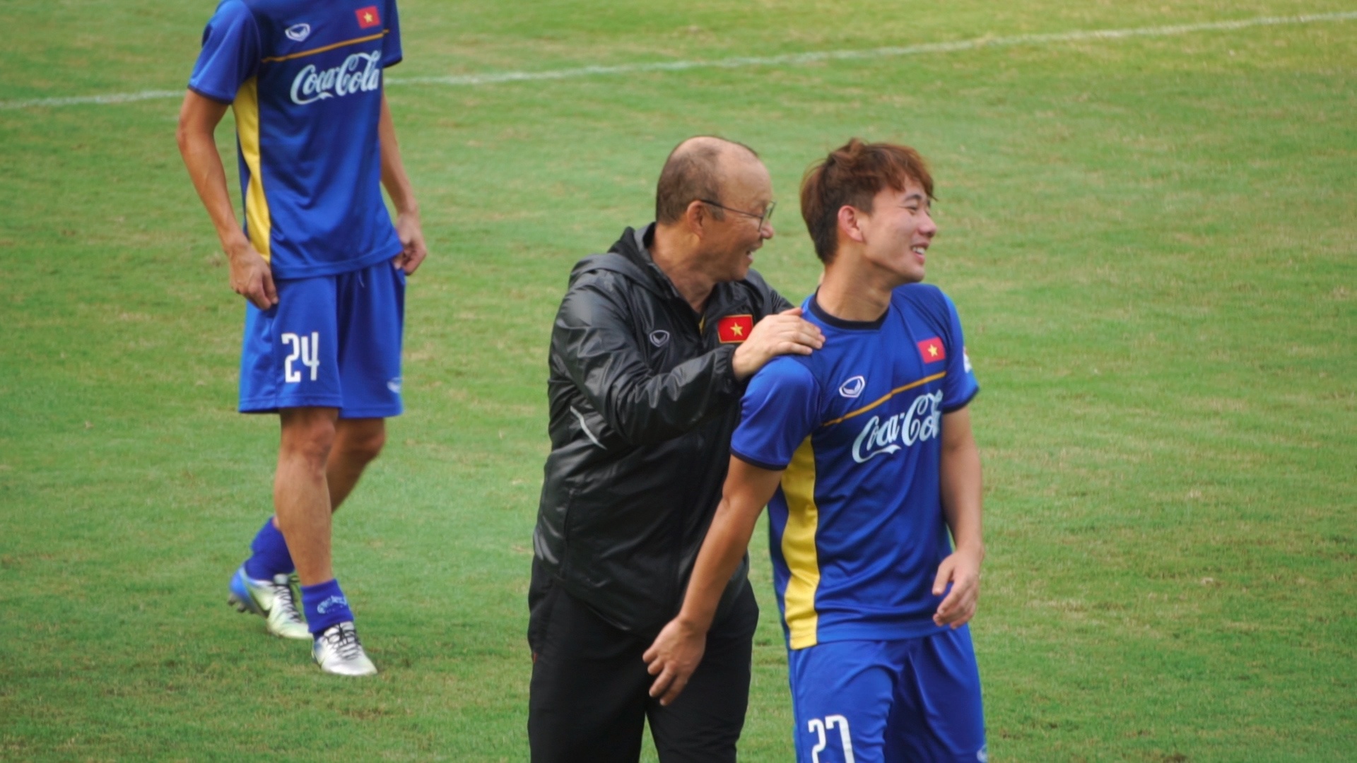 HLV Park Hang-seo da bong ma trong buoi tap truoc tran gap Uzbekistan hinh anh