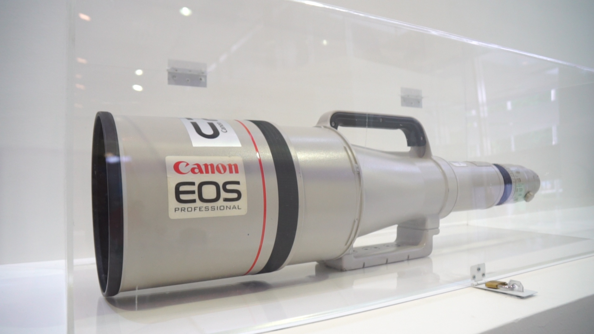 Ong kinh hang hiem xuat hien tai ASIAD 18 hinh anh