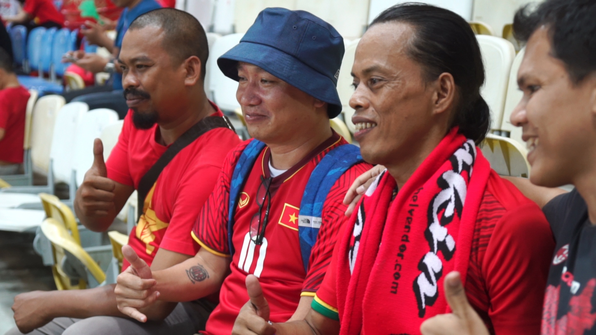 Nguoi Indonesia co vu Van Quyet vi loi da giong Kaka hinh anh