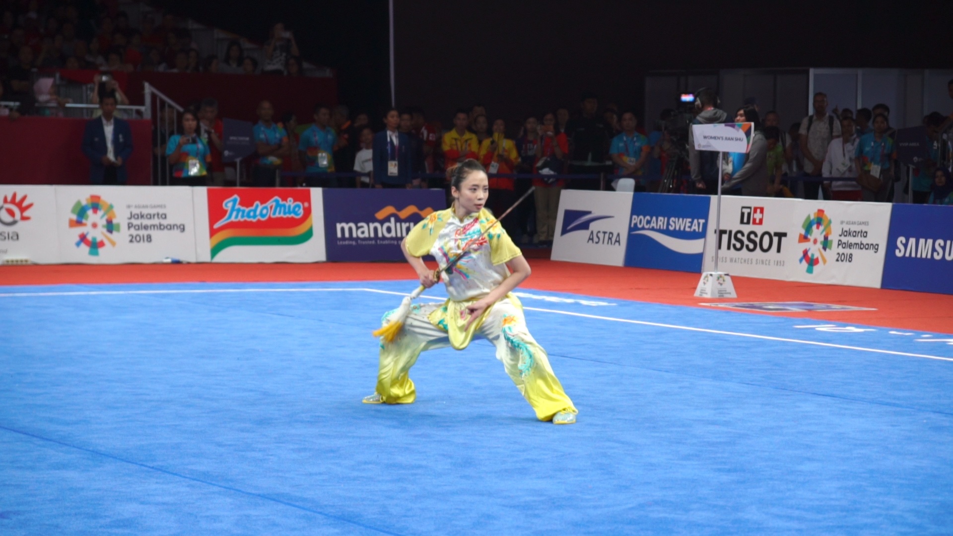 Bai thi kiem thuat cua 'hot girl' wushu Duong Thuy Vi hinh anh