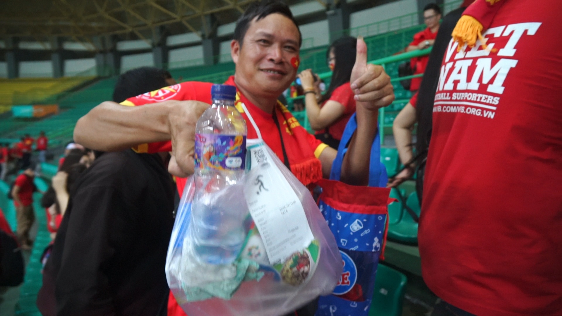 Hoc tap nguoi Nhat, CDV Viet Nam nhat rac sau tran thang Bahrain hinh anh