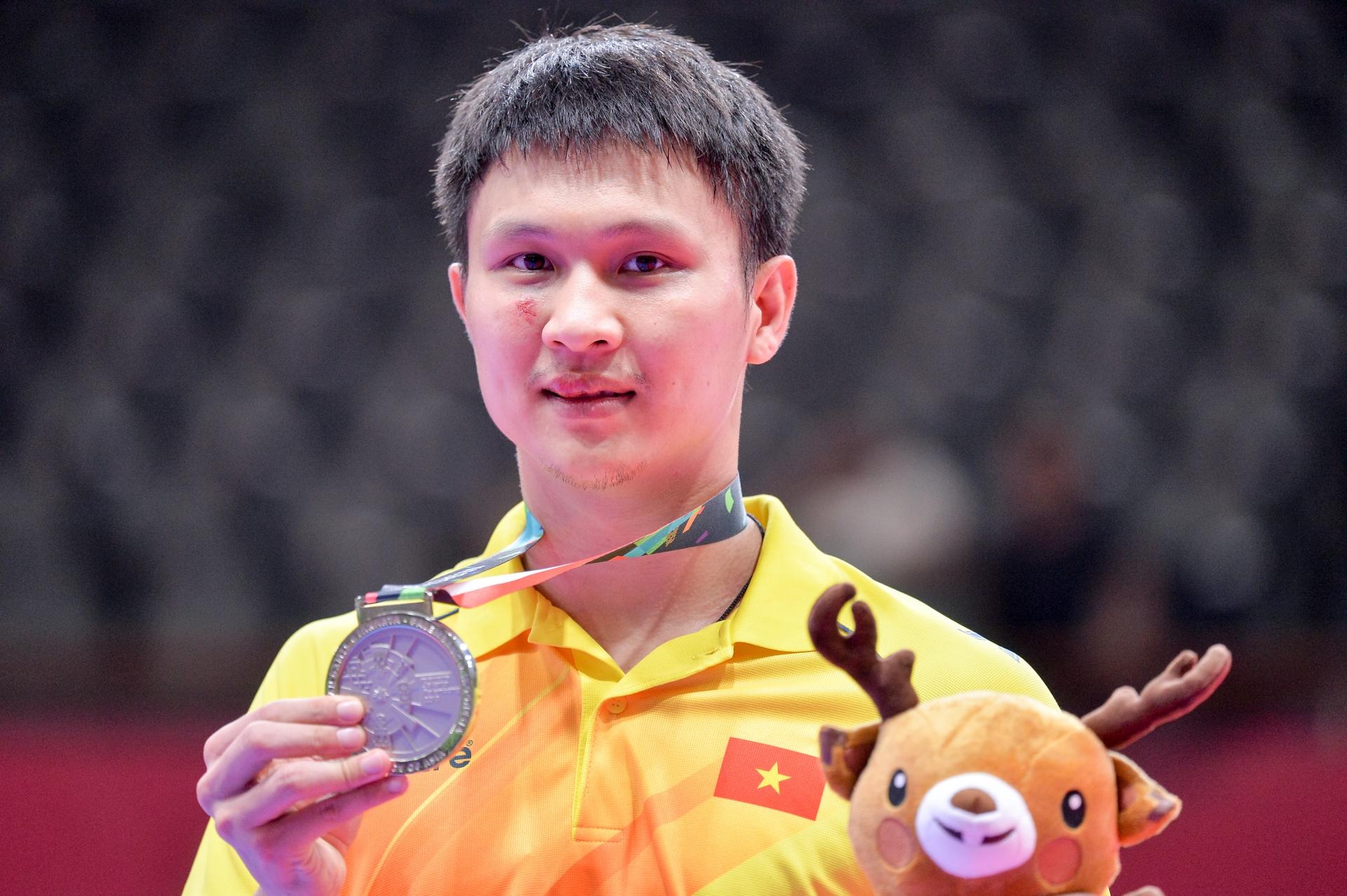 Nguyen Minh Phung: 'Toi kiet suc sau tran ban ket' hinh anh