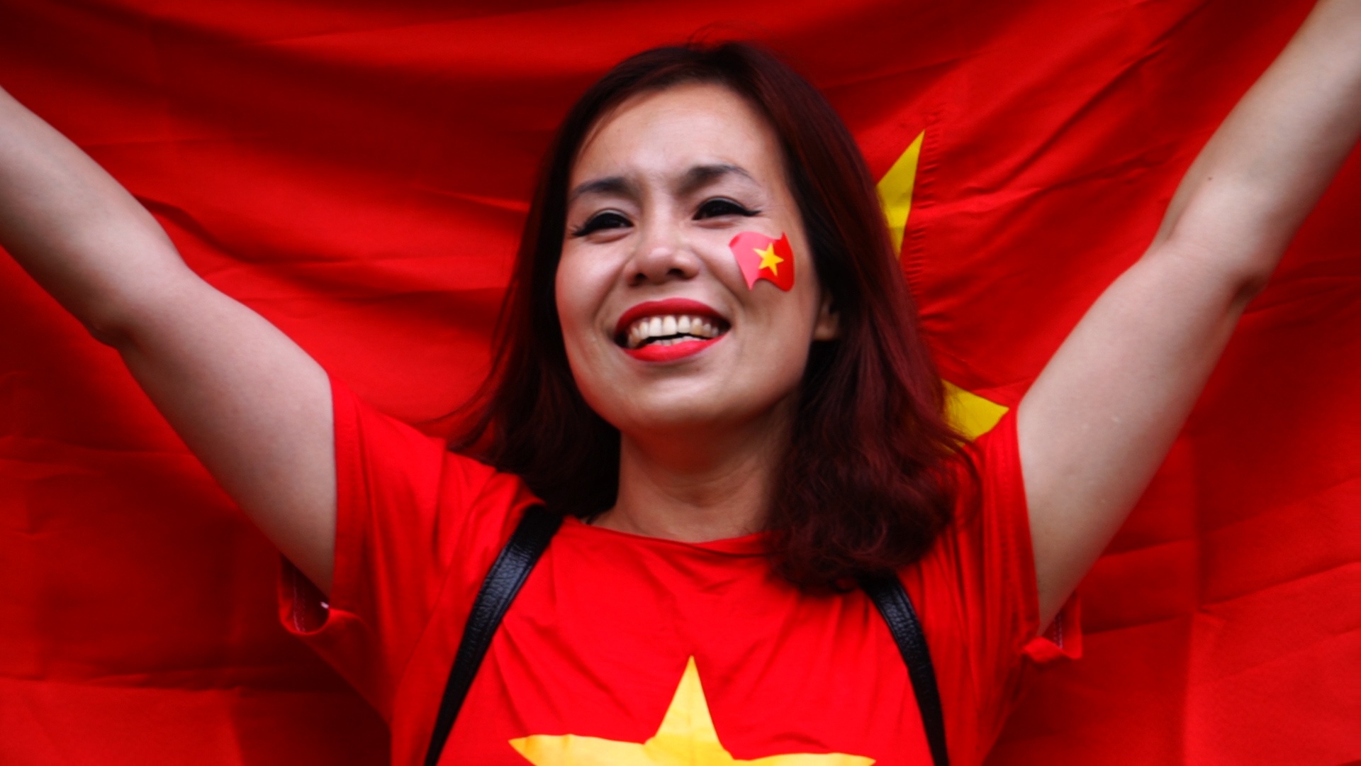 Co dong vien an mung phan khich sau ban go hoa vao luoi UAE hinh anh