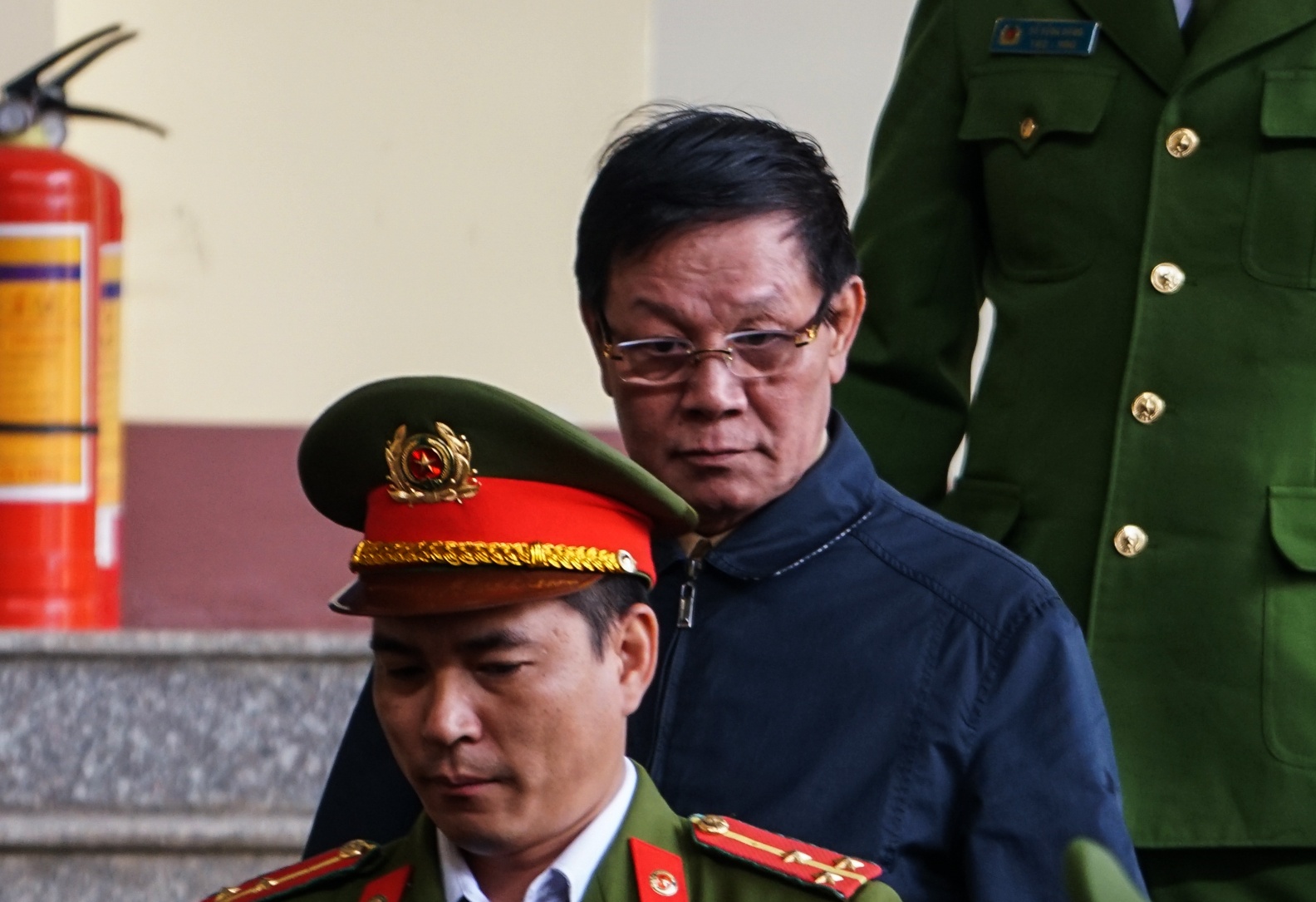 Ong Phan Van Vinh: 'Toi da dua ong vao tay ao' hinh anh