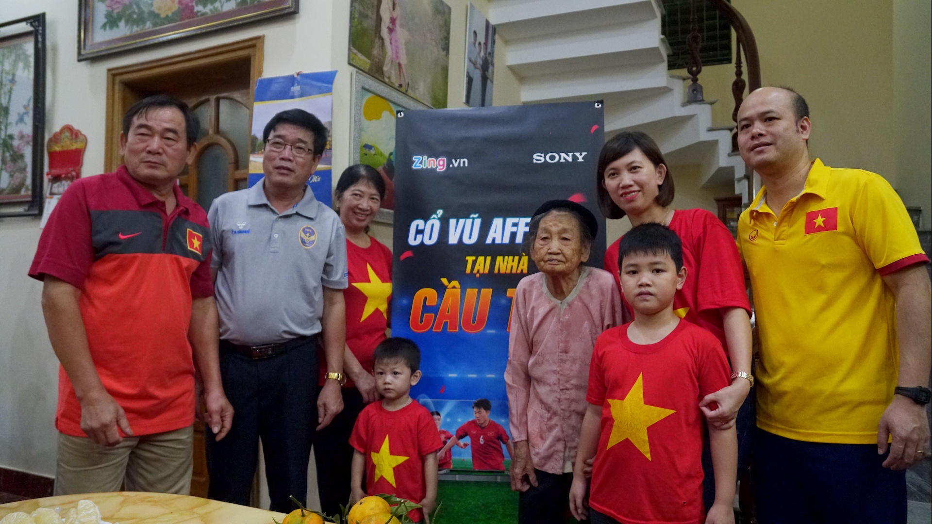 Gia dinh Xuan Truong tu tin ve chien thang cua Viet Nam hinh anh